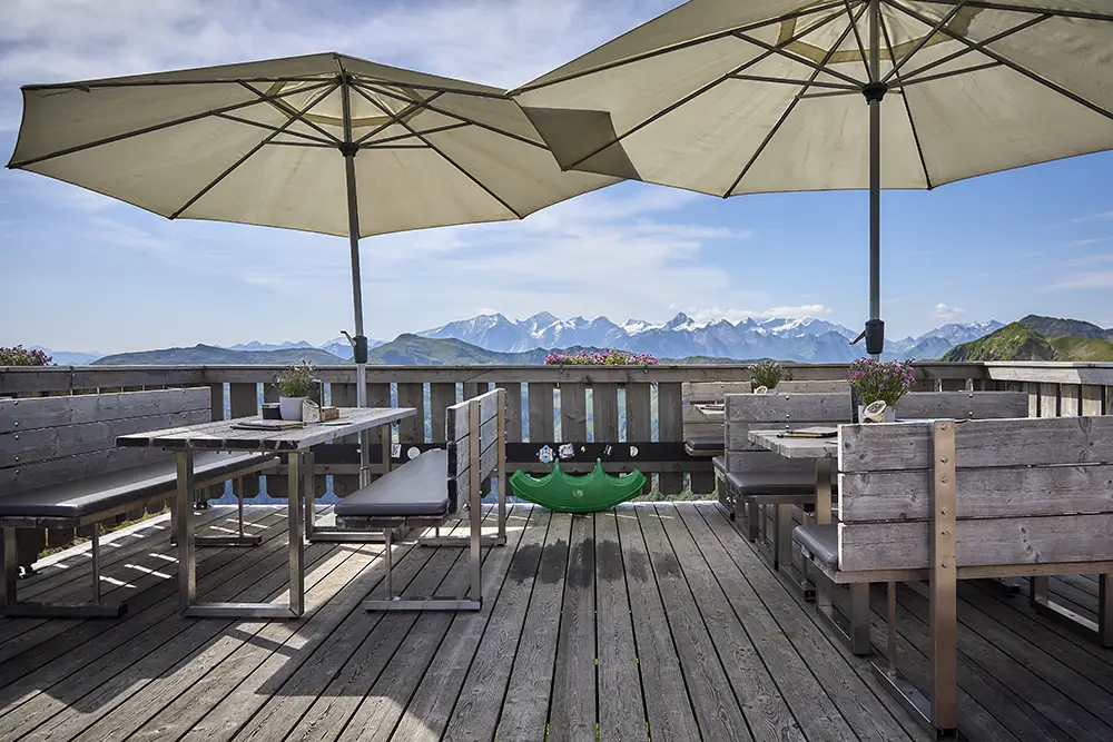 Dachterrasse auf der Westgipfelhütte in Saalbach Hinterglemm